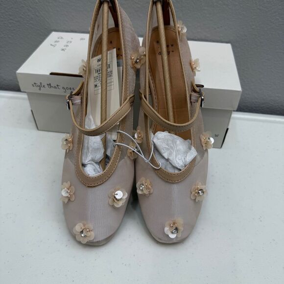 Mary Jane Shoes Size 8 Cream Floral Embellished Flats Memory Foam - Picture 5 of 9